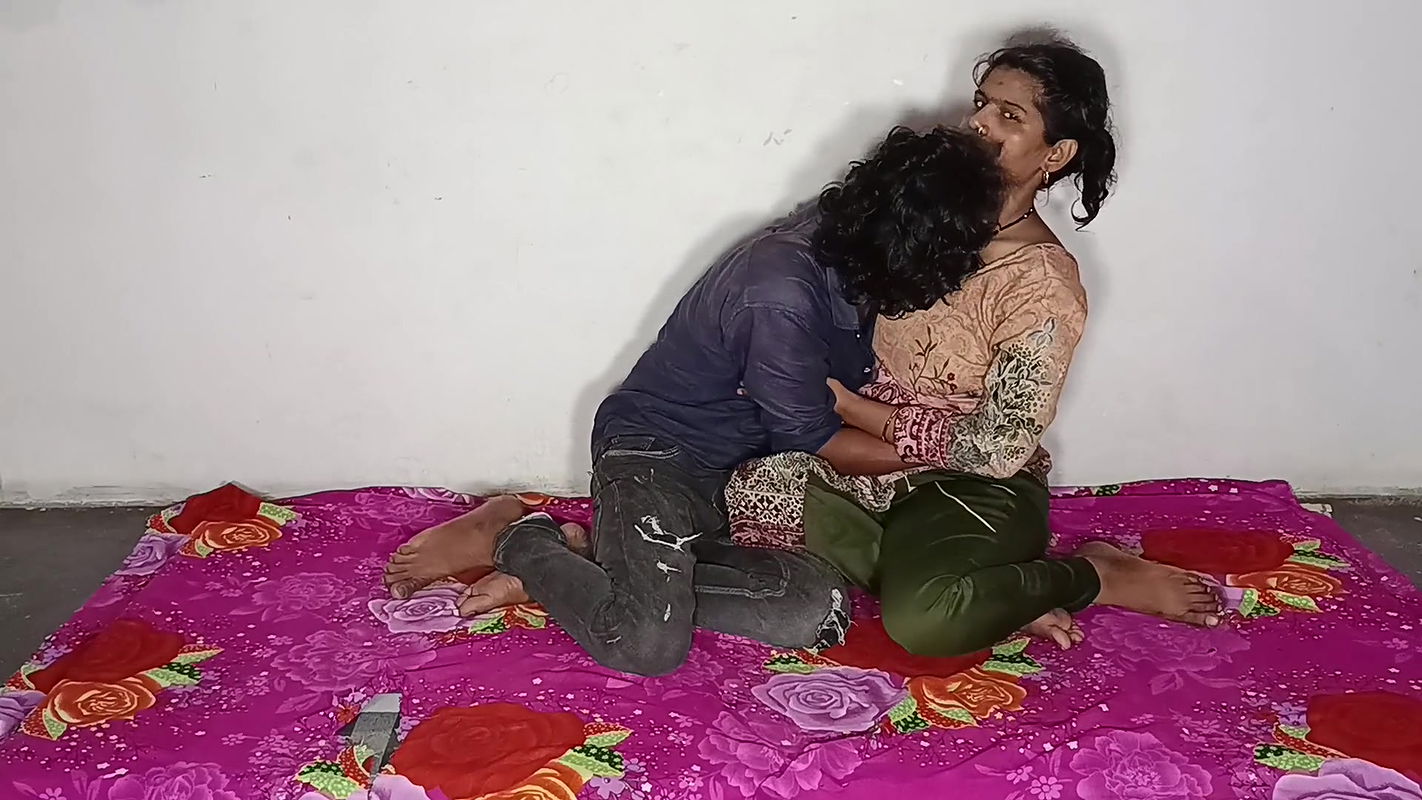 Indian MILF Wife Blows Cock and Gets Cumshot on Pussy