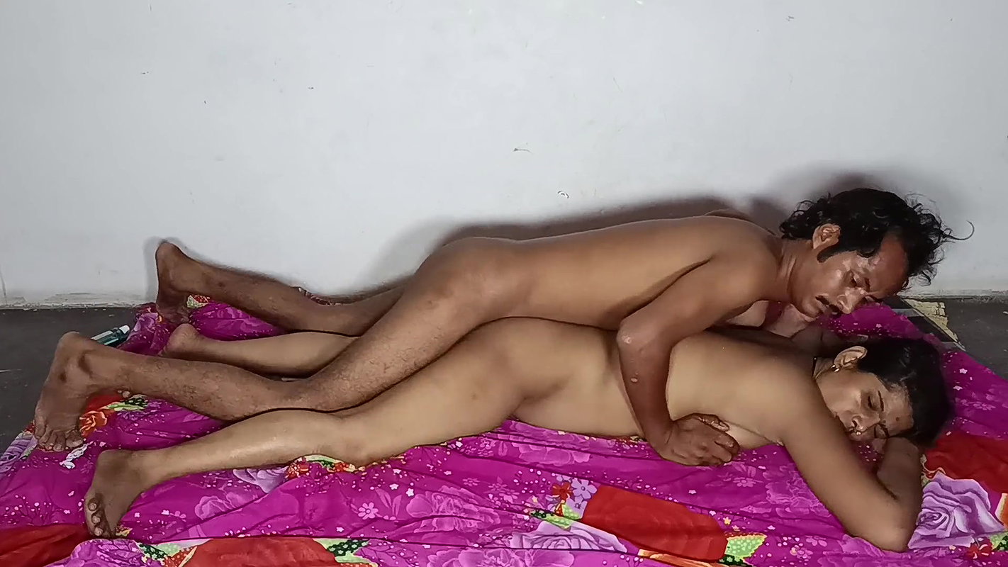 Indian MILF Wife Blows Cock and Gets Cumshot on Pussy