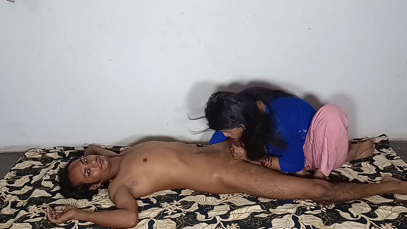 Indian Stepmom Stuck with Mature Stepson in One Bed in Share Room