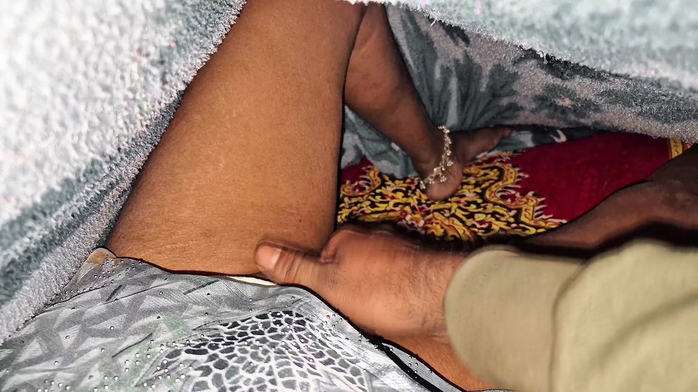 Pussy Rubbing of Sexy House Wife Indian Desi Sexy Bhabhi