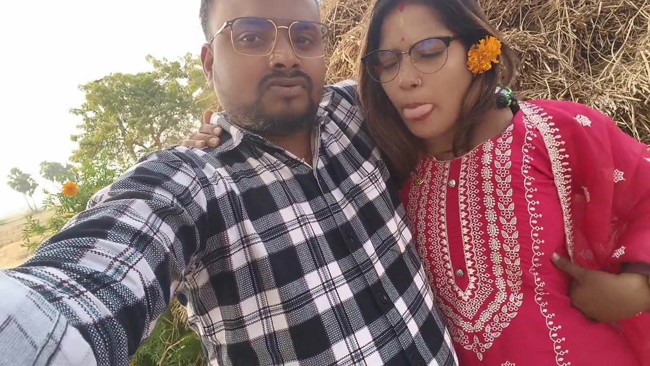 Mature Indian Wife Blowjob Kissing Scenes and Boobs Press Outdoor