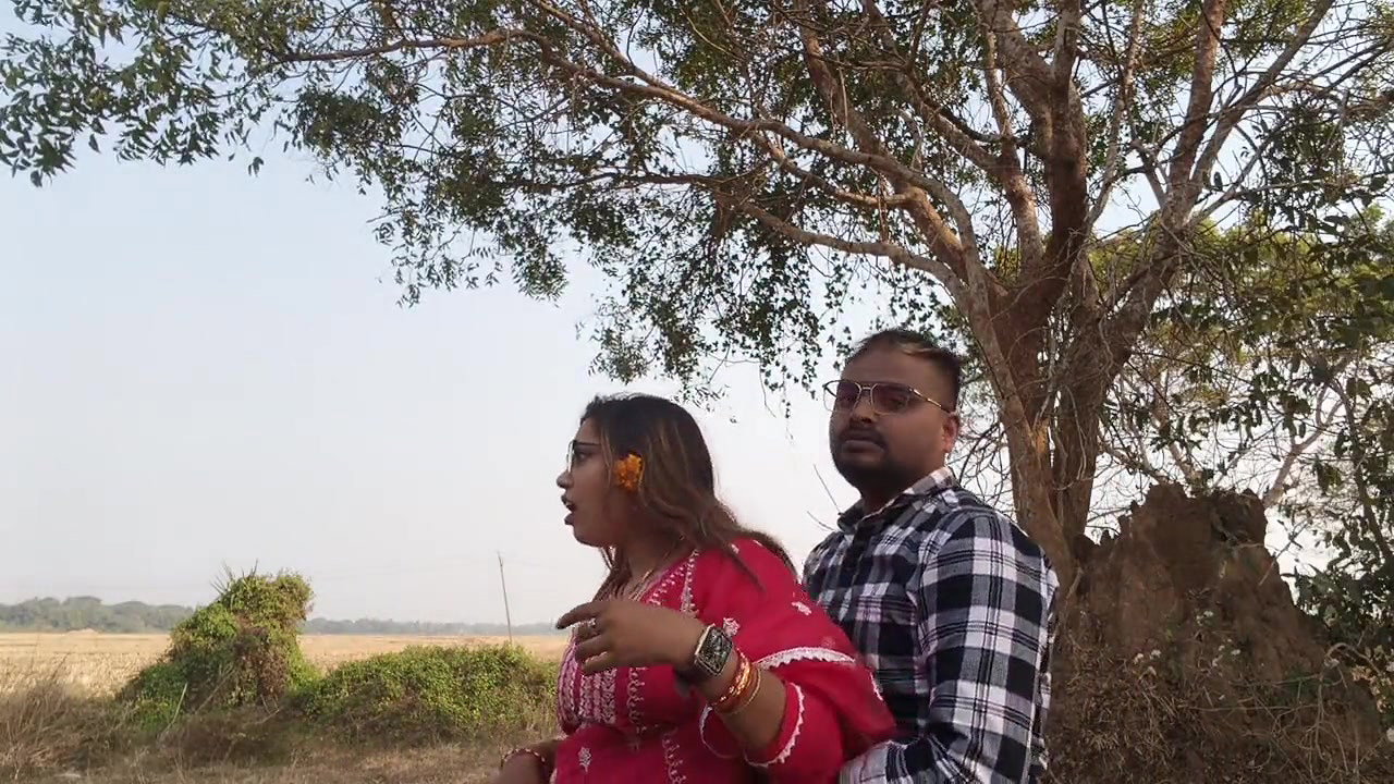 Mature Indian Wife Blowjob Kissing Scenes and Boobs Press Outdoor