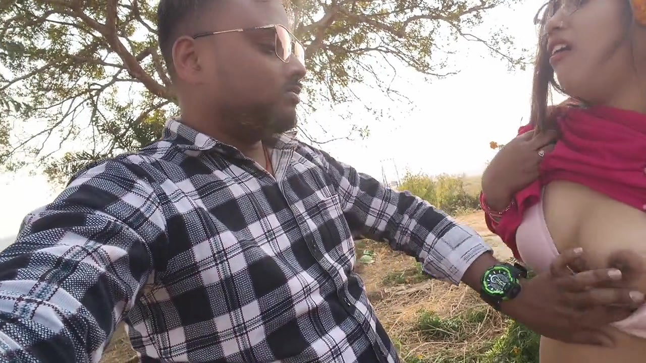 Mature Indian Wife Blowjob Kissing Scenes and Boobs Press Outdoor