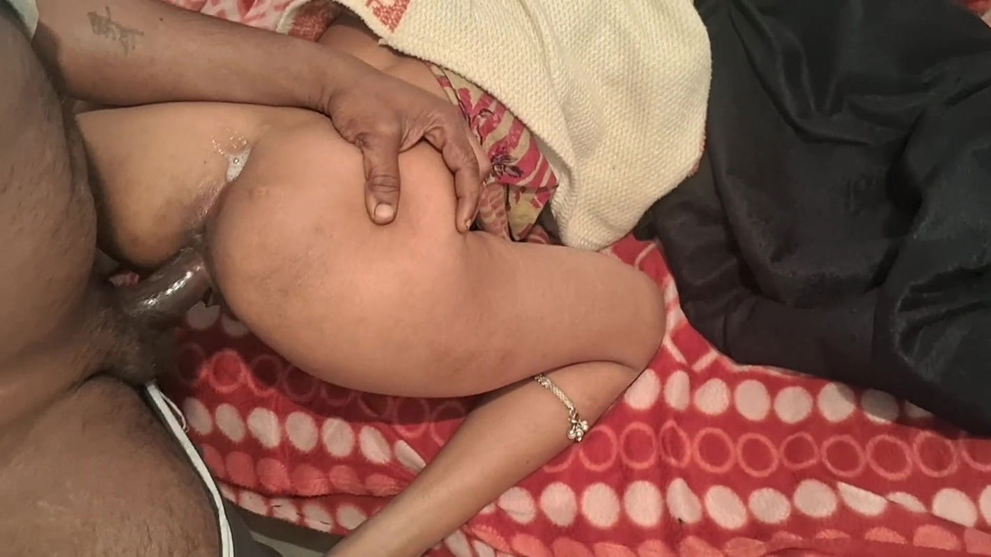 Indian desi housewife Rani Bhabhi fucked in the ass and fucked an Indian college girl