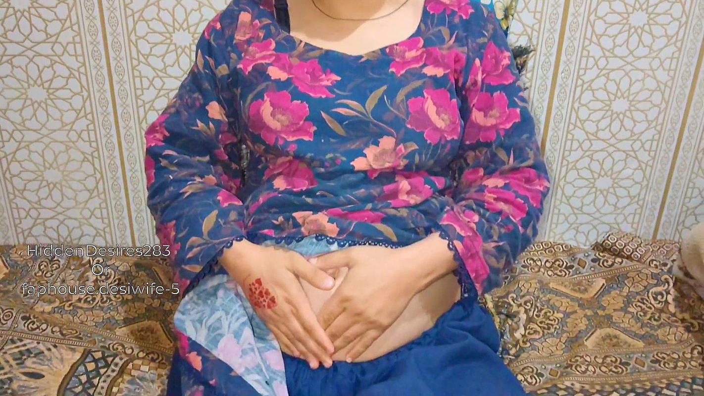 Desi Red Lipstick Bahbi Boobs Show with Pregnant