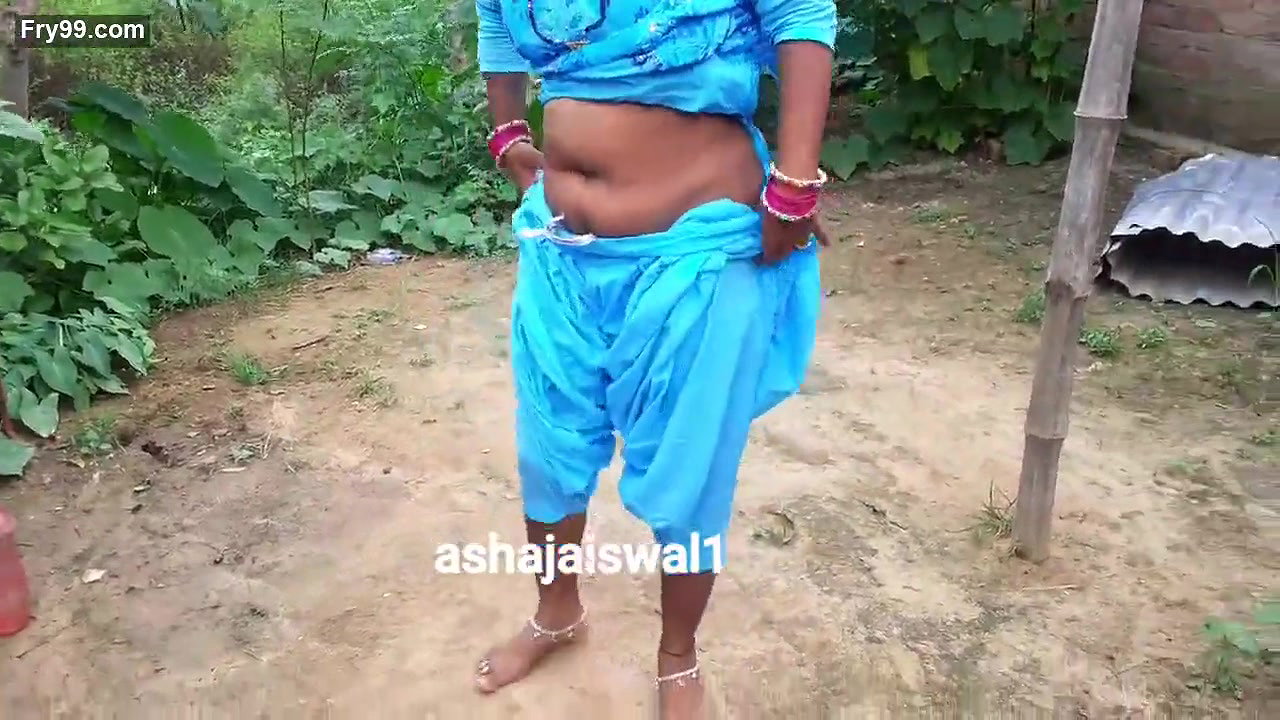 Desi village bhabi pee