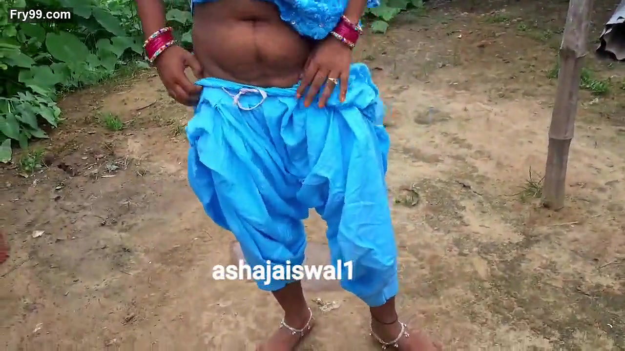 Desi village bhabi pee