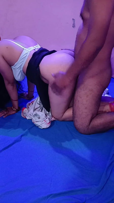 Desi Housewife Ki Mast Chudae Ki Friend