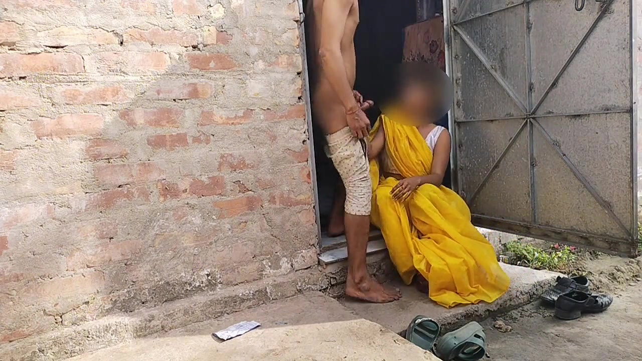 Indian Housewife Outdoor Fucking with Neighbour Brother in Law