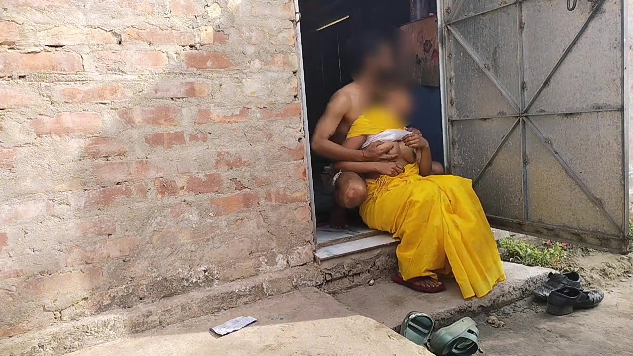 Indian Housewife Outdoor Fucking with Neighbour Brother in Law
