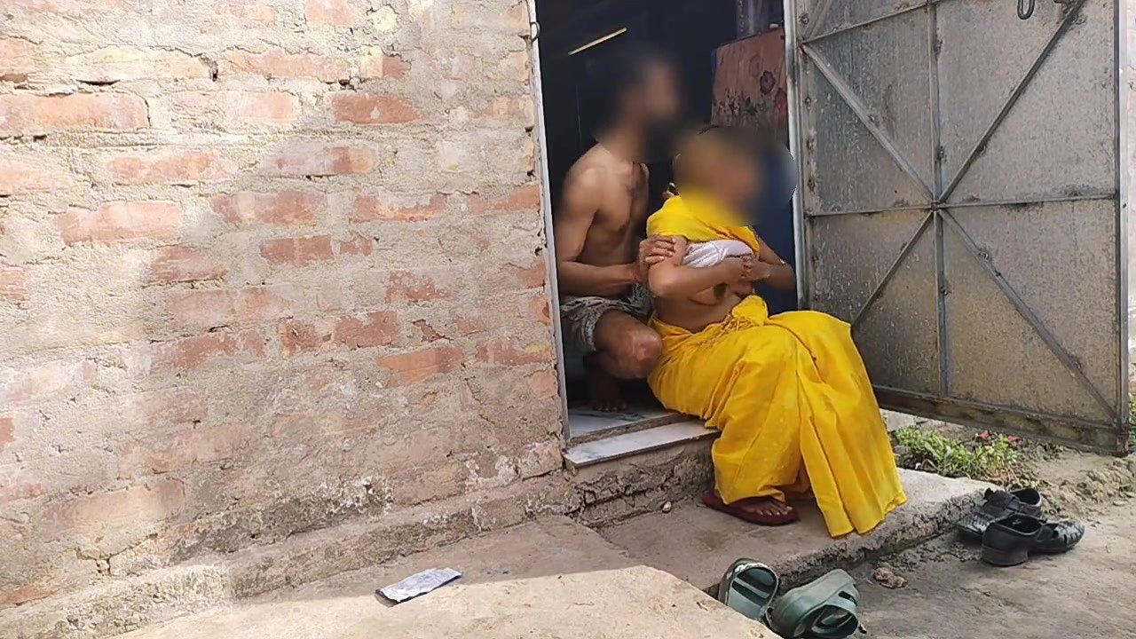 Indian Housewife Outdoor Fucking with Neighbour Brother in Law