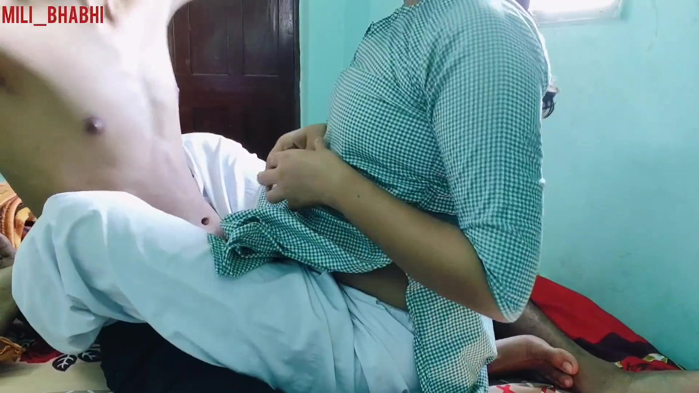 Little Indian 18 Year School Girl Bunk Her Class for Give Her Virginity to Her Boyfriend