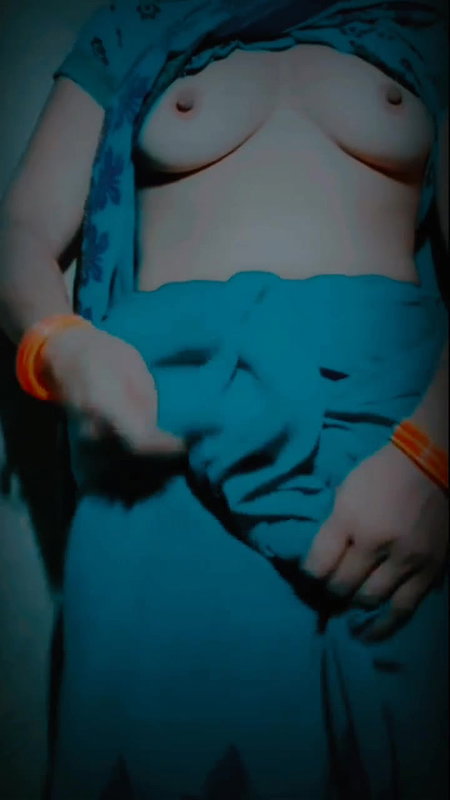 Today Bhabhi Is Looking Different in Saree, Her Ass Looks Very Prominent