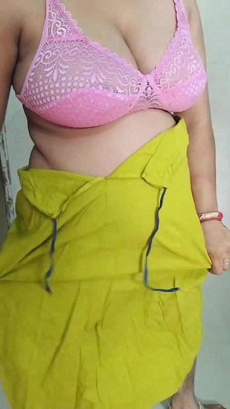 Youtuber Apurva mom 3