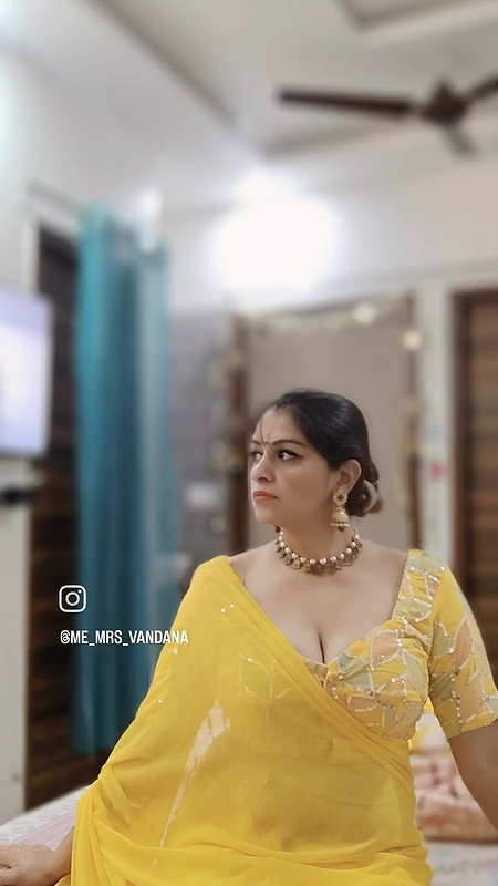 Youtuber Vandhana 15