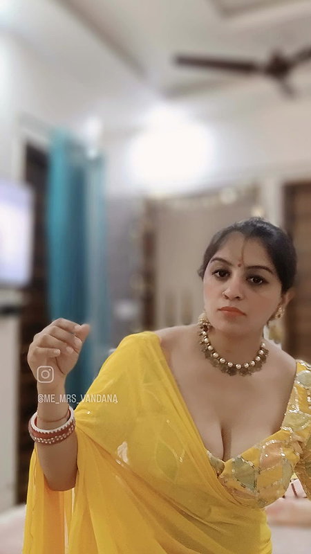 Youtuber Vandhana 15