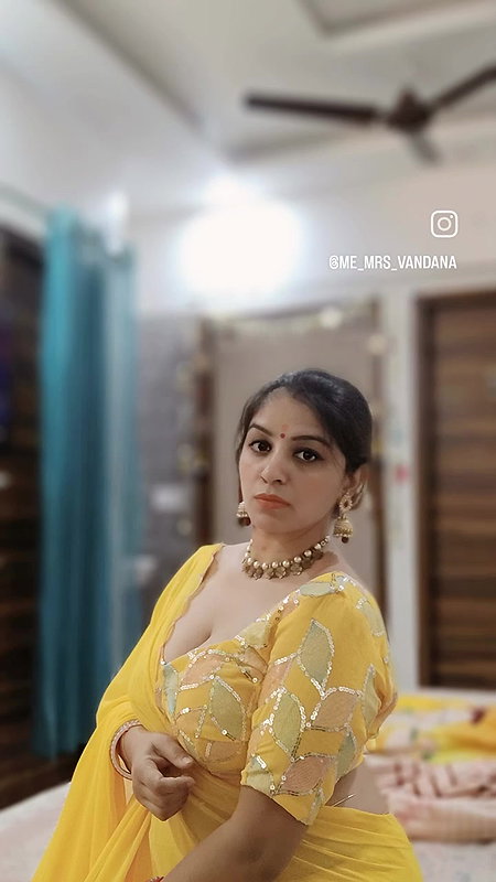 Youtuber Vandhana 15