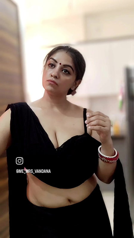 Youtuber Vandhana 18