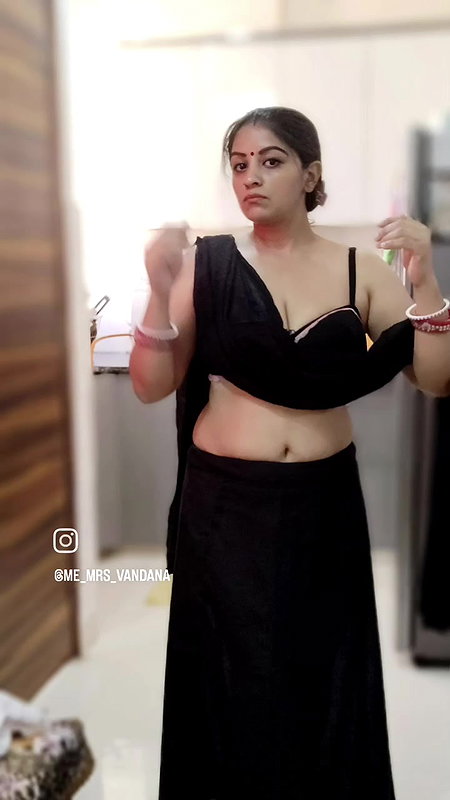 Youtuber Vandhana 18