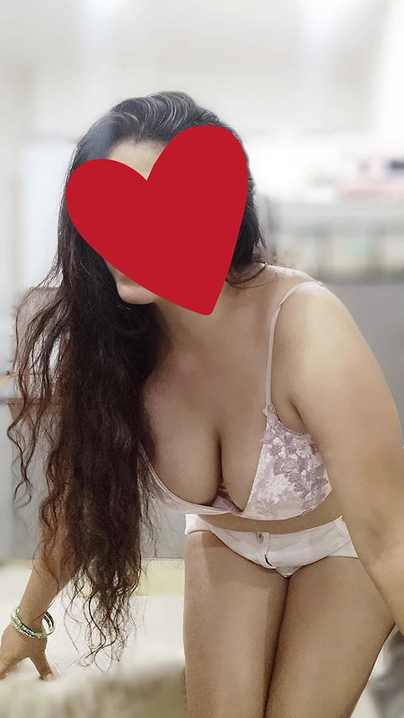 Youtuber Vandhana 14