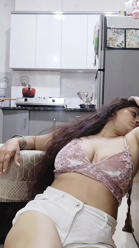 Youtuber Vandhana 14