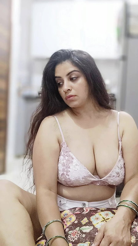 Youtuber Vandhana 14