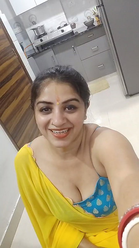 Youtuber Vandhana 44