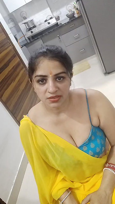 Youtuber Vandhana 44