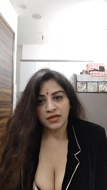 Youtuber Vandhana 32