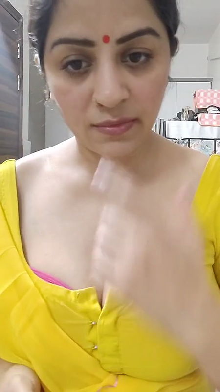 Youtuber Vandhana 43