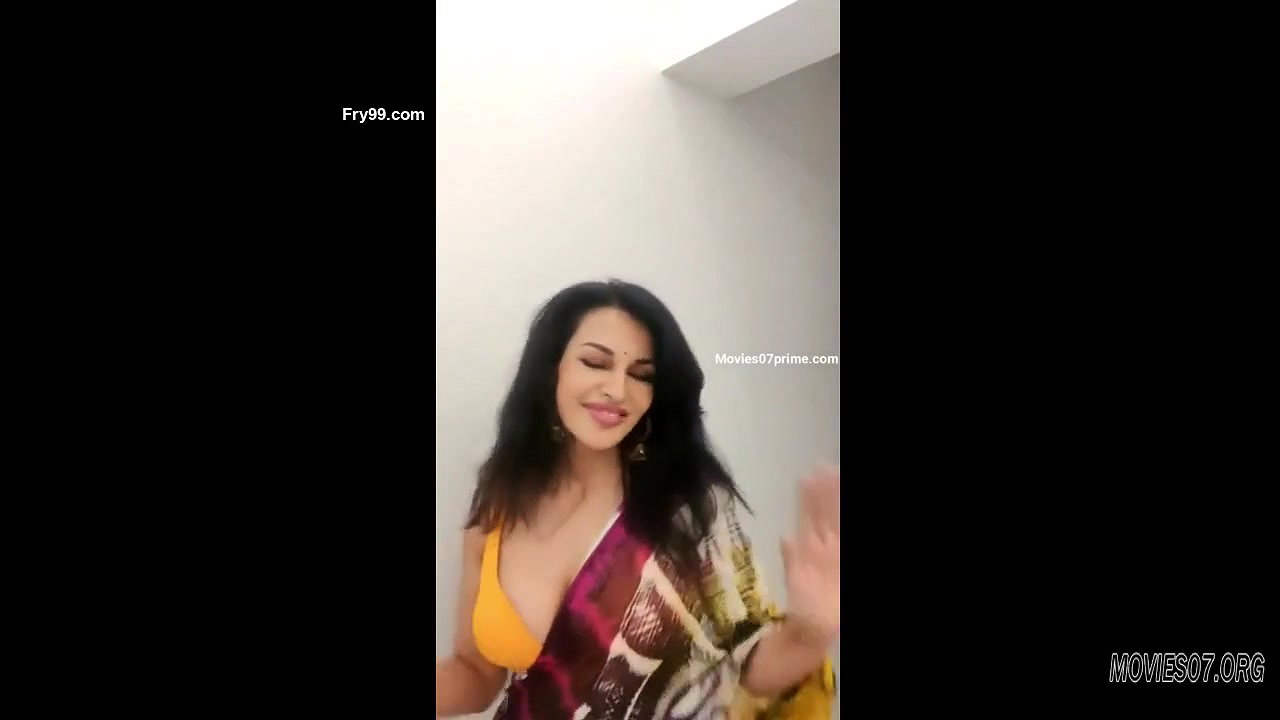 sizling saree night flora saini eng 720p