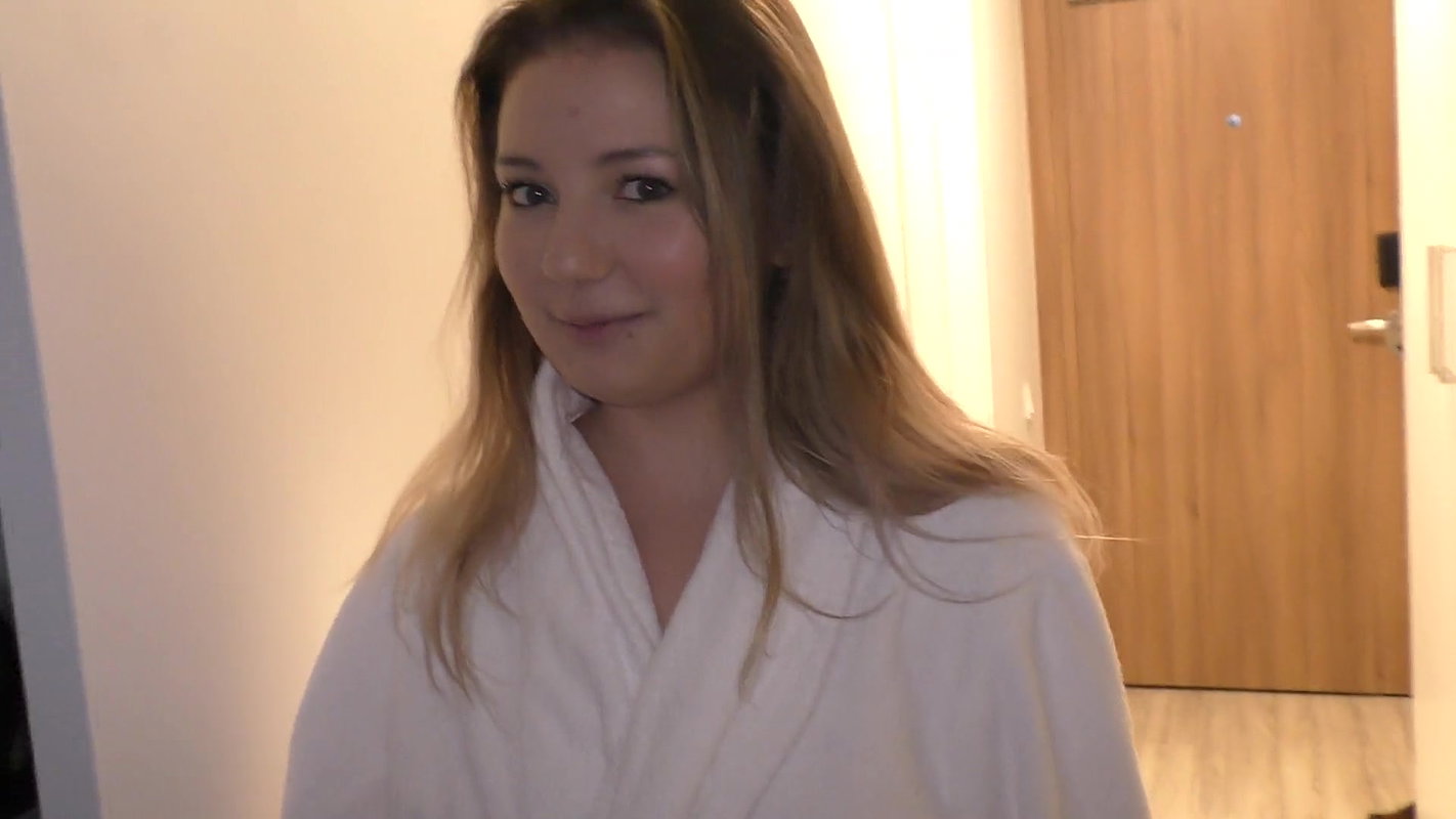 1Luna Umberlay She Undressed In Front Of The Hotel Employee Young Rich Teenager