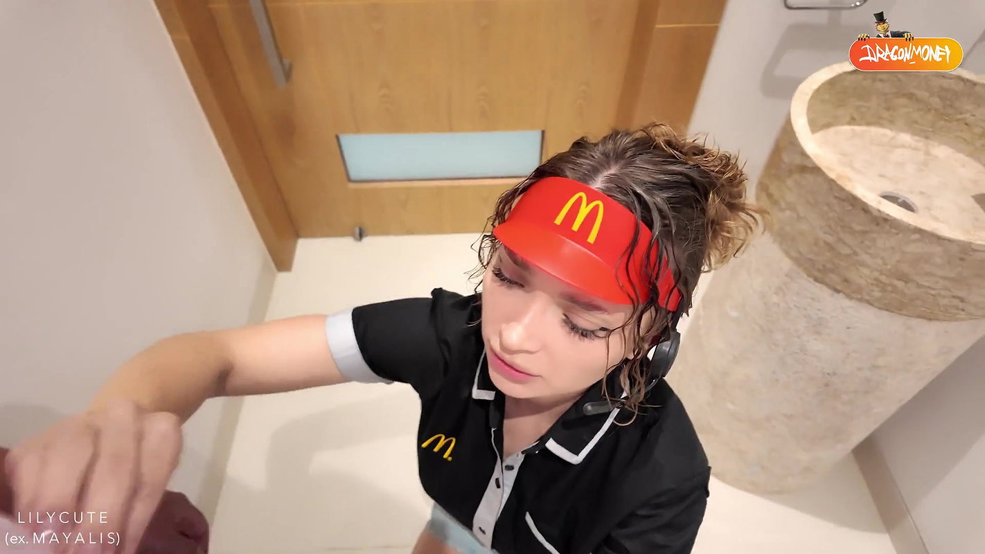 7Maya Lis Cute McDonald s Girl Messed Up The Order But Worked It Off All The Way