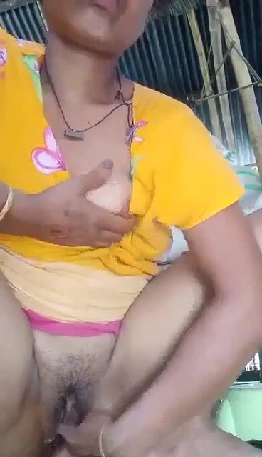 Unsatisfied Village Bhabi Pussy Fingering