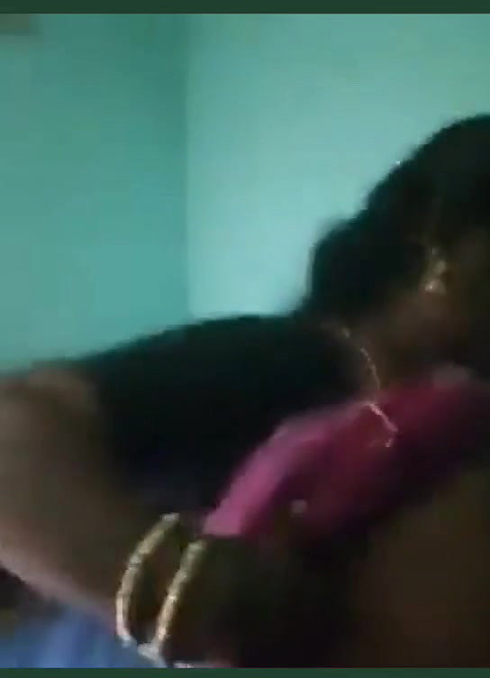 Mallu Aunty Boobs Show to Lover