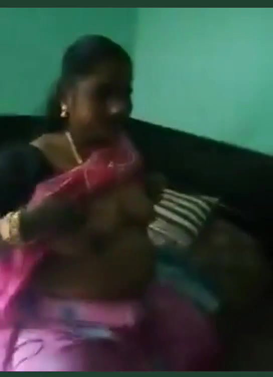 Mallu Aunty Boobs Show to Lover