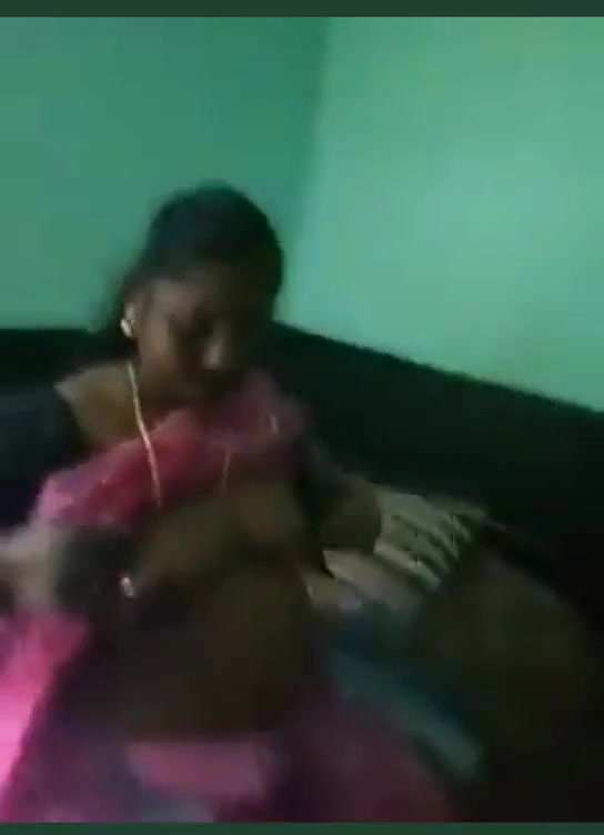 Mallu Aunty Boobs Show to Lover