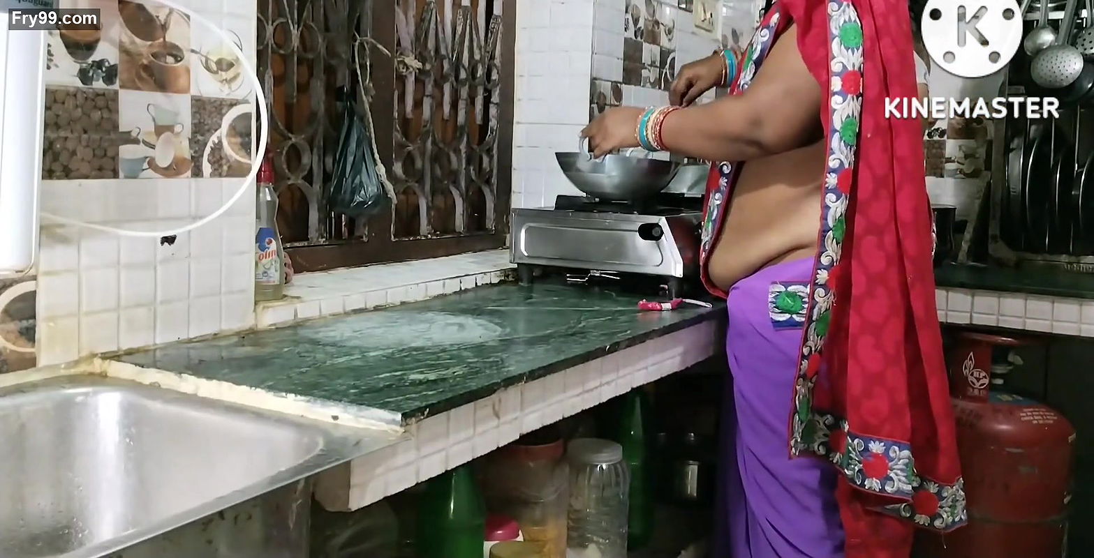 Payal bhabi ko kitchen me chodke chutt phad diya