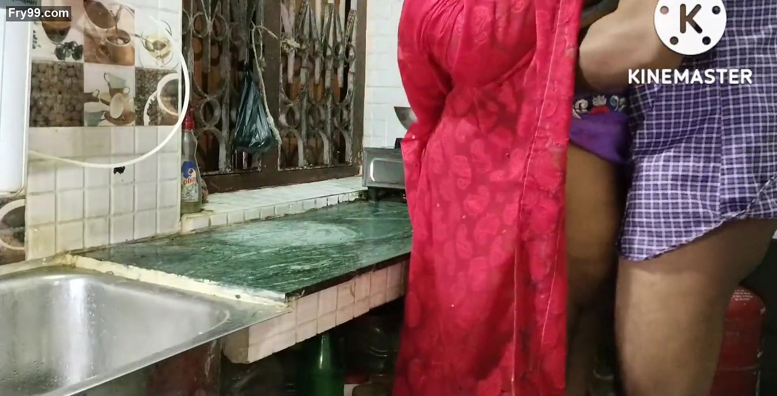 Payal bhabi ko kitchen me chodke chutt phad diya