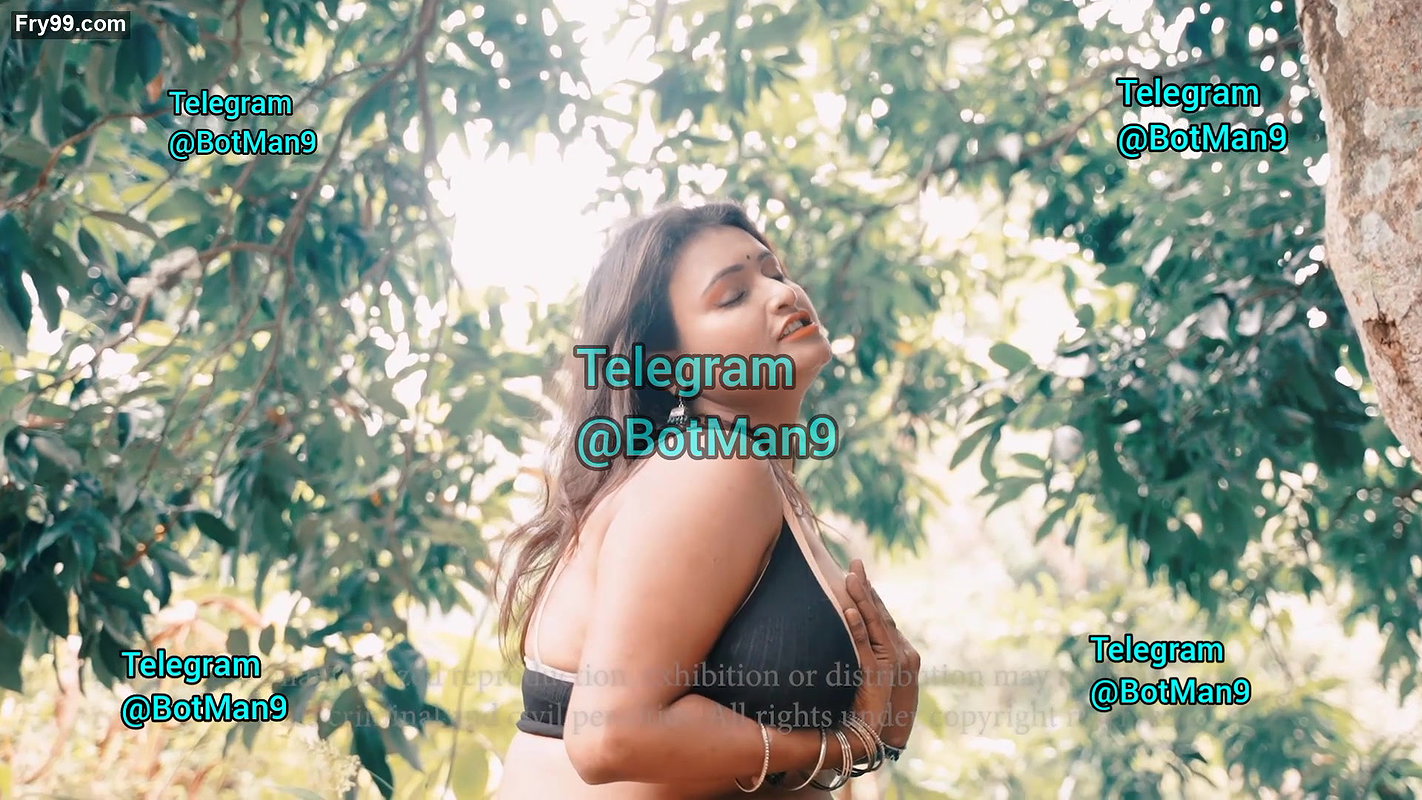 Madhu OPEning her Boobs