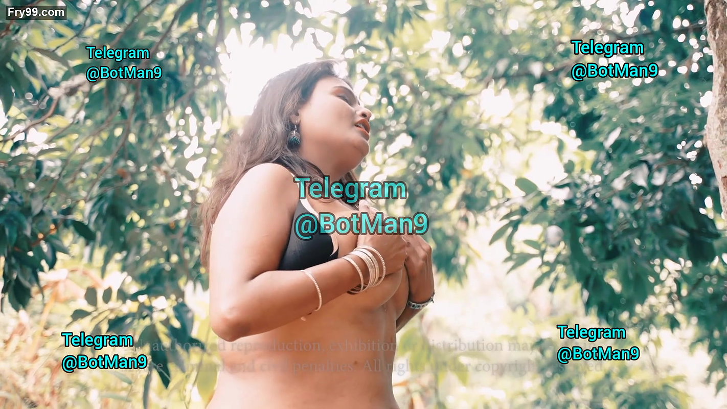 Madhu OPEning her Boobs