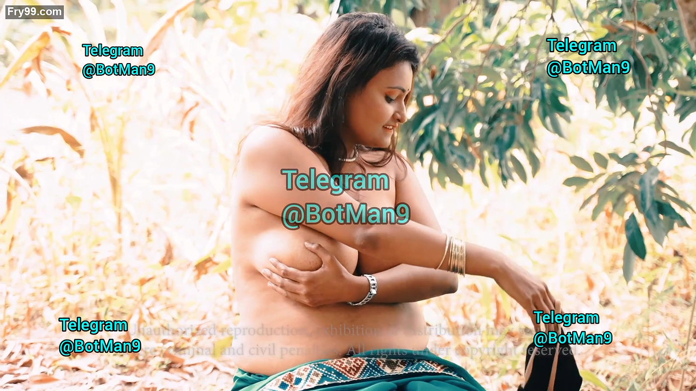 Madhu OPEning her Boobs