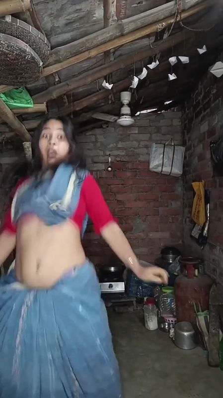 desi village girl sexy navel in red blue saree