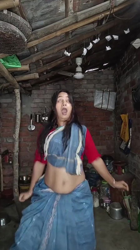 desi village girl sexy navel in red blue saree