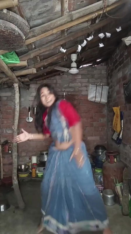 desi village girl sexy navel in red blue saree