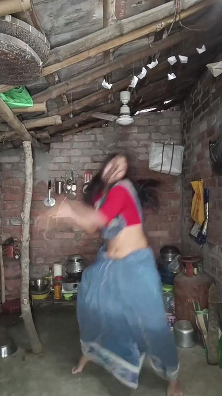 desi village girl sexy navel in red blue saree