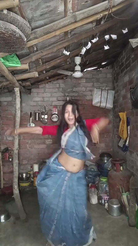 desi village girl sexy navel in red blue saree