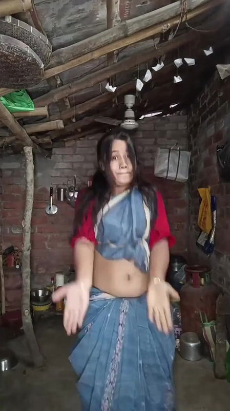 desi village girl sexy navel in red blue saree