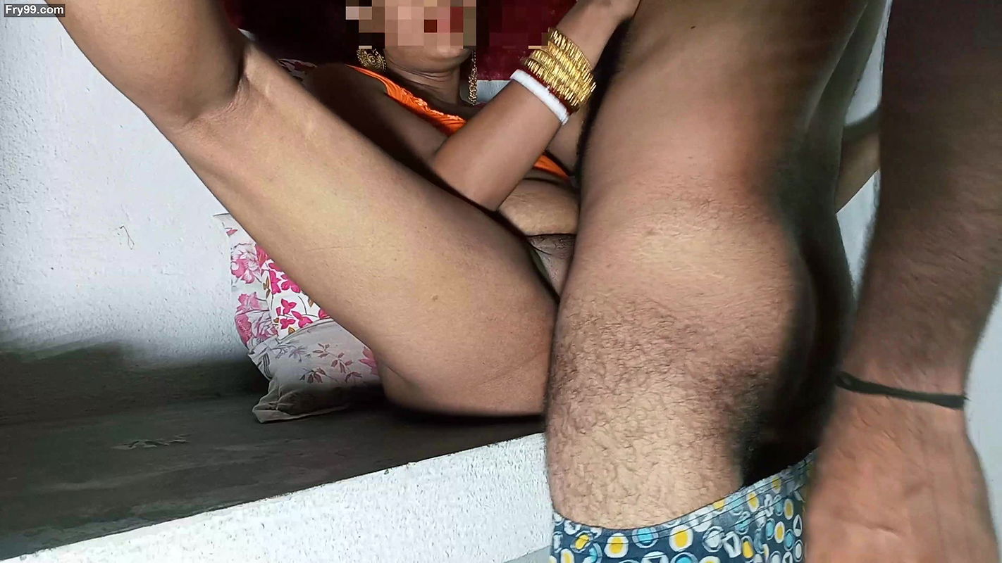 Bhabhi Ko Kitchen Stand Par Tange Chodi karke Pela