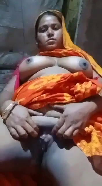 Unsatisfied Village Bhabi Showing Pussy